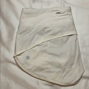 Lululemon white shorts 2.5 length